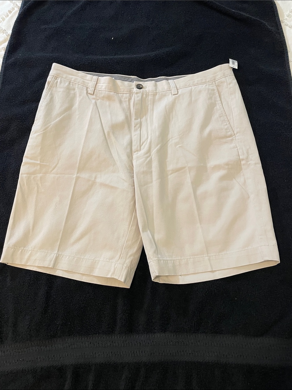 Amazon Essentials Men's Flat-Front khaki tan silver Shorts nwt 38 waist